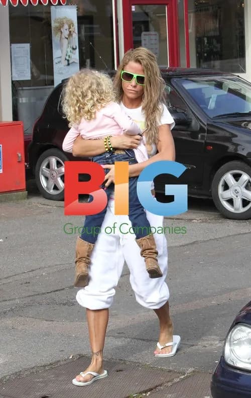 Katie Price Visits Tanning Salon with Daughter