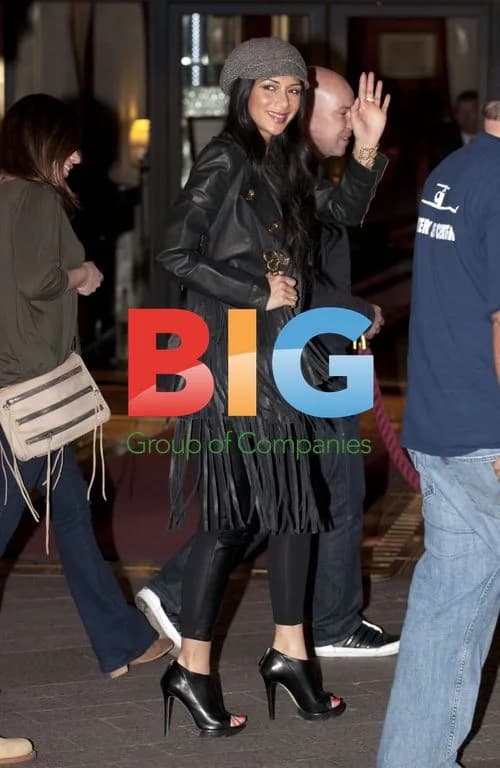 Nicole Scherzinger Leaves Paris Restaurant