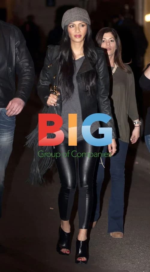 Nicole Scherzinger leaves Paris restaurant