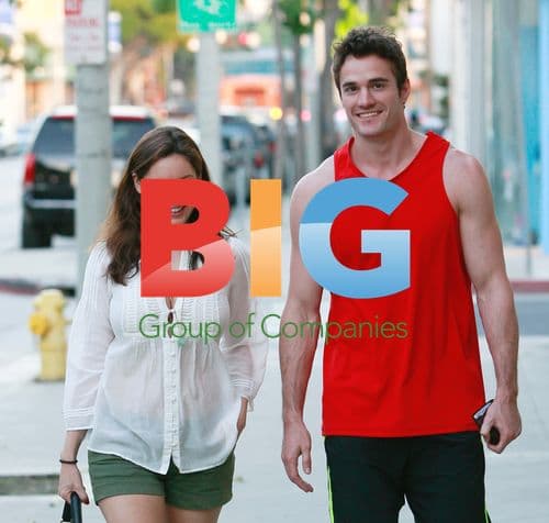 Kelly Brook and Thom Evans at Urth Cafe, Beverly Hills