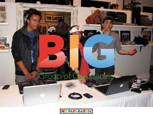 Connor Cruise hosts cocktail party with Whitley Kros