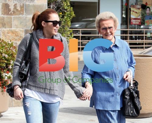 Miley Cyrus Shopping with Family