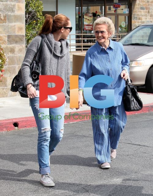 Miley Cyrus Shopping with Family
