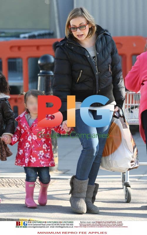 Charlotte Church Fuels Up and Goes Shopping
