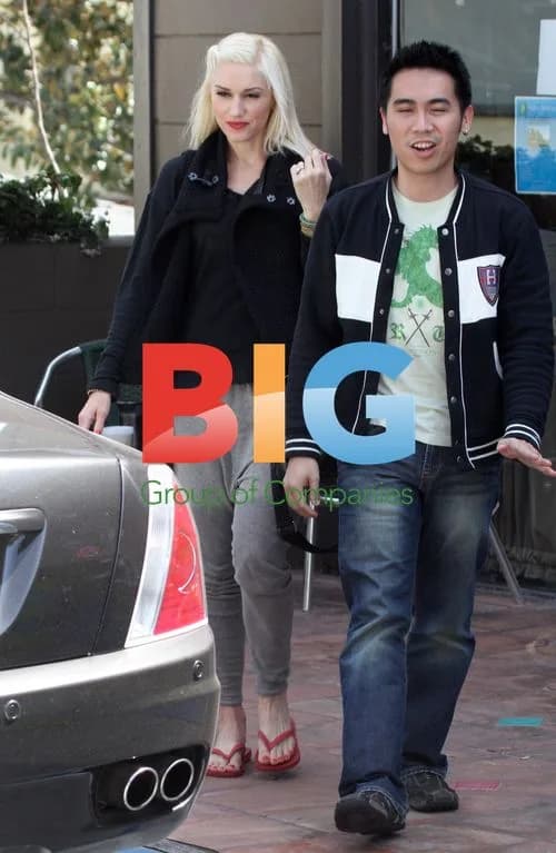 Gwen Stefani Leaves Nail Salon