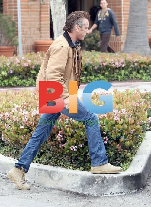 Sean Penn Spotted Out for Lunch with Family