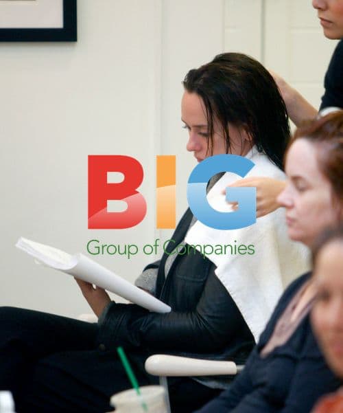 Jennifer Love Hewitt at Hair Salon in Rain