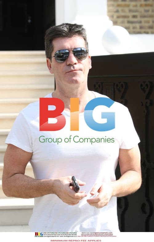 Simon Cowell out in London