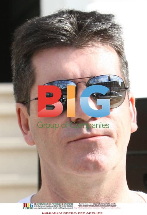 Simon Cowell out in London