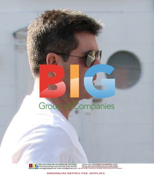 Simon Cowell out in London