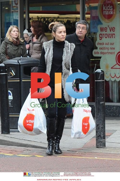 Elen Rivas Shopping at TK Maxx