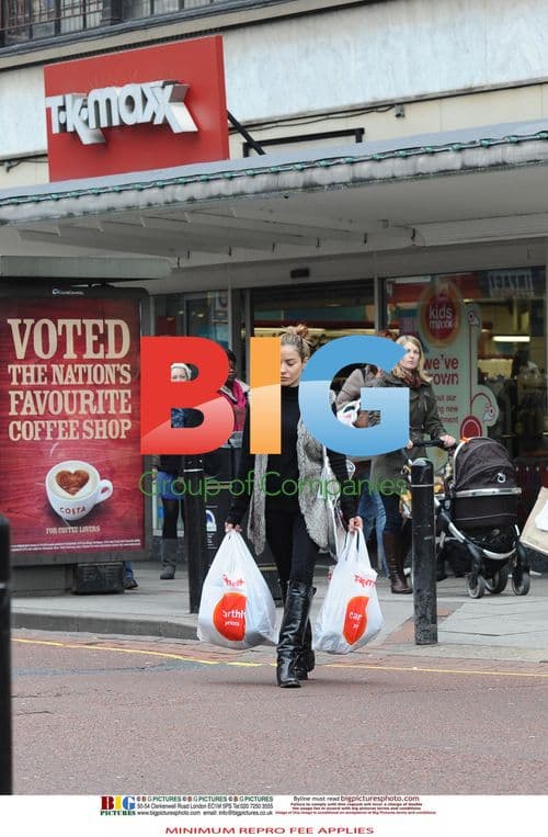 Elen Rivas Spotted Shopping at TK Maxx