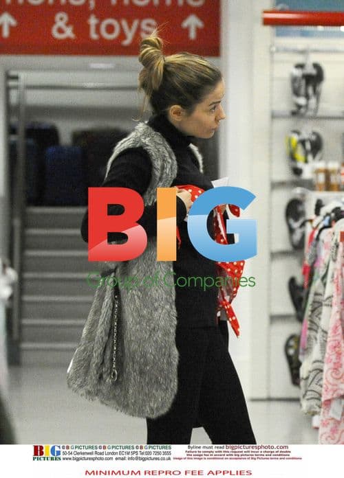 Elen Rivas Shopping at TK Maxx