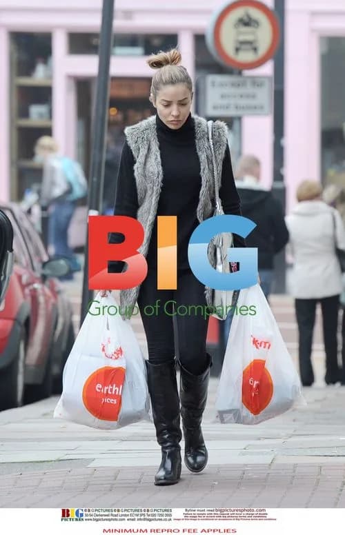 Elen Rivas spotted shopping at TK Maxx