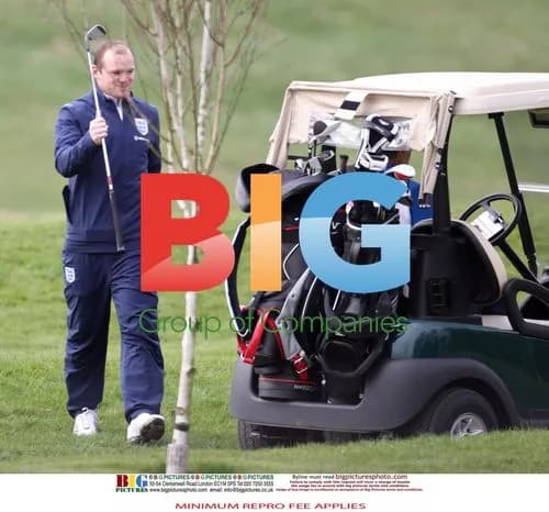 England Football Team Plays Golf