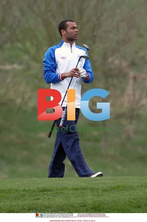 England Soccer Team Plays Golf