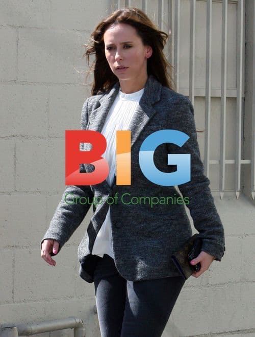 Jennifer Love Hewitt Shopping in Beverly Hills