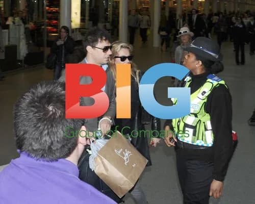 Kate Moss and Jamie Hince at Kings Cross Station