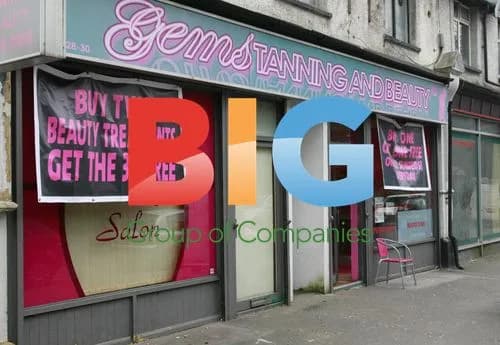 Kerry Katona Leaves Tanning Salon