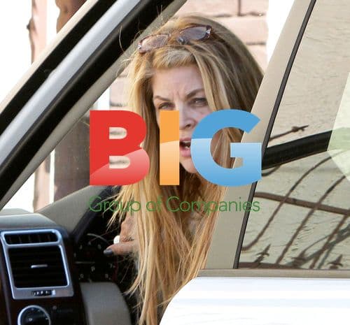 Maksim and Kristie kiss at DWTS rehearsal