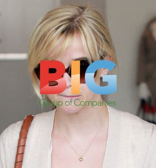 Reese Witherspoon Shopping in Beverly Hills