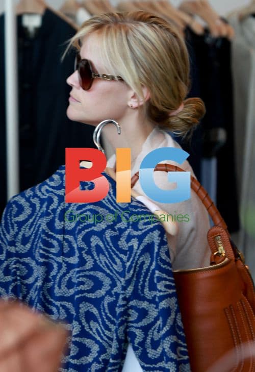 Reese Witherspoon Shopping in Beverly Hills