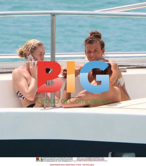 Coleen Rooney relaxes in Caribbean
