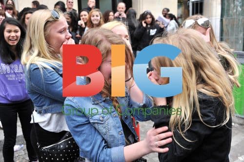 Justin Bieber Leaves Paris Hotel for Concert