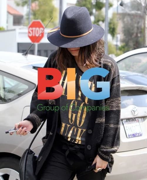 Vanessa Hudgens Leaves Nail Salon