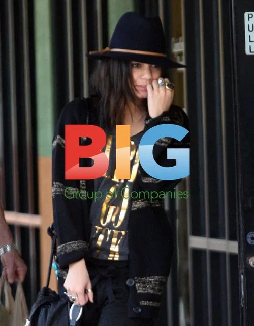 Vanessa Hudgens Leaving Salon