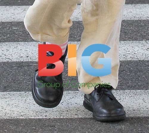 Michael Gambon Arriving at LAX in Linen Suit