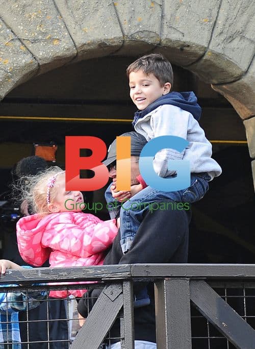 Peter Andre with Kids at Chessington