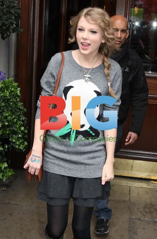 Taylor Swift Meets Fans in London