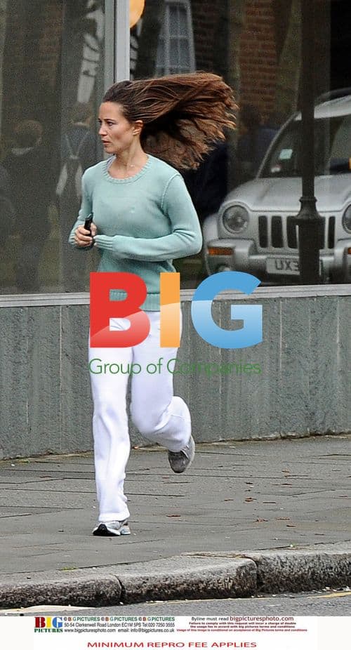 Pippa Middleton Moves Car After Parking on Yellow Line