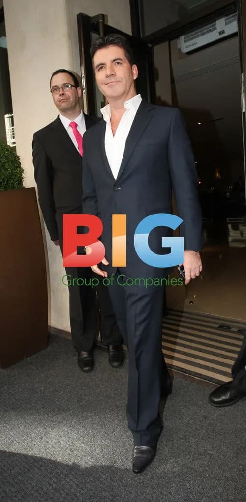 Simon Cowell Hugs Celebrity Hugger Tania McIntosh