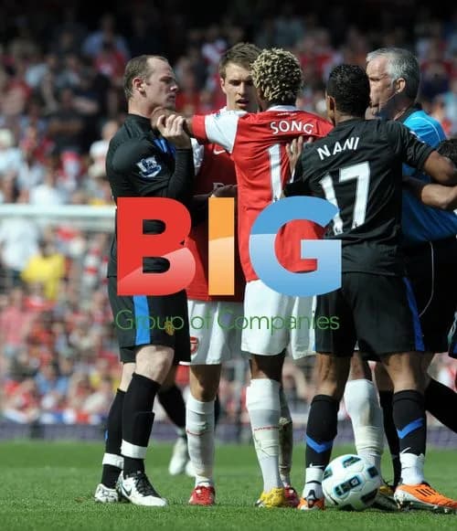 Rooney and Song Argue on Pitch