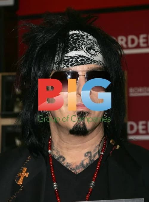 Nikki Sixx Promotes New Book at Borders