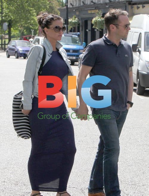 Sarah Harding & Tom Crane Stroll in London