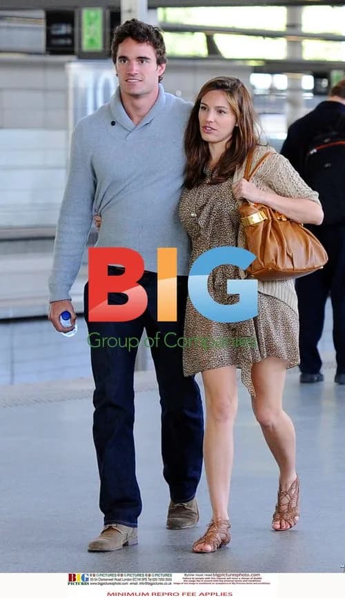 Kelly Brook and Thom Evans arrive at doctor's office