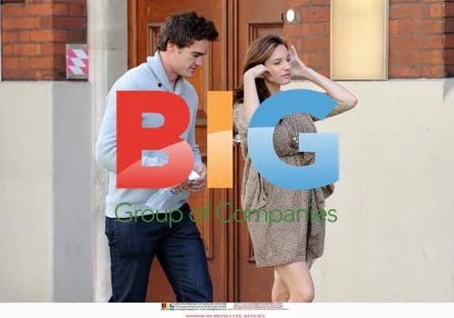 Kelly Brook and Thom Evans arrive at doctor's office