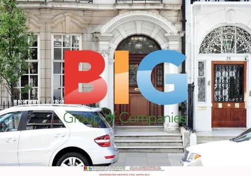 Kelly Brook and Thom Evans arrive at doctor's office