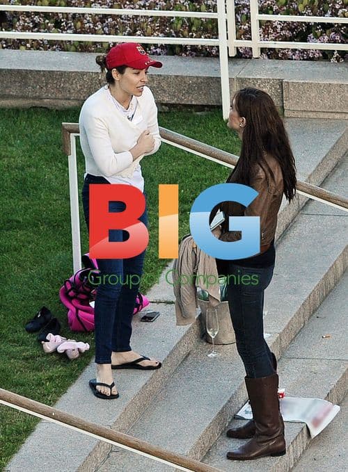 Elen Rivas Spotted Smoking and Drinking