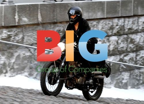 Daniel Craig, David Fincher, and Rooney Mara on set