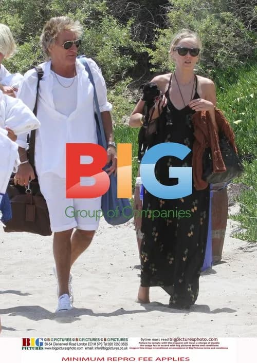 Kimberly Stewart with Rod Stewart at Beach