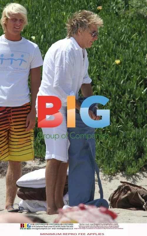 Kimberly Stewart and Rod Stewart at the Beach