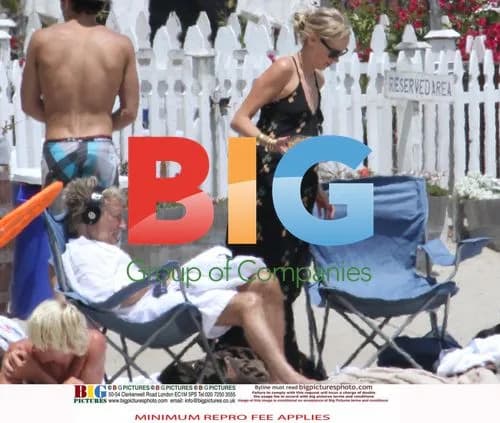 Kimberly Stewart with Rod Stewart at Beach