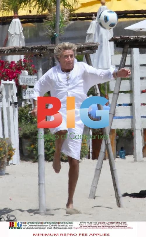 Kimberly Stewart with Rod Stewart at the Beach