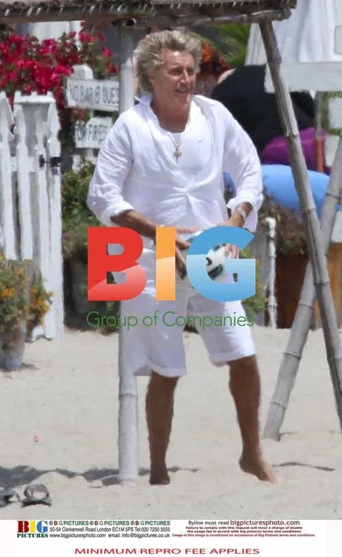 Kimberly Stewart Spends Beach Day with Family