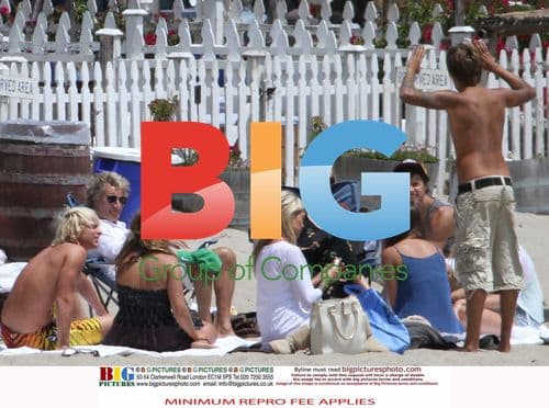 Kimberly Stewart and Rod Stewart at Beach