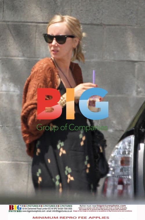 Kimberly Stewart, Rod Stewart at Beach